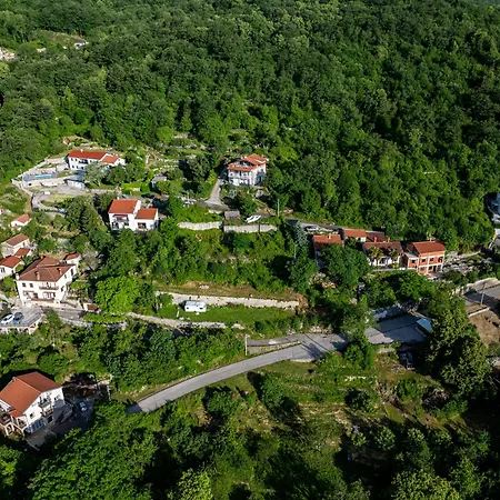 Vesna Villa *